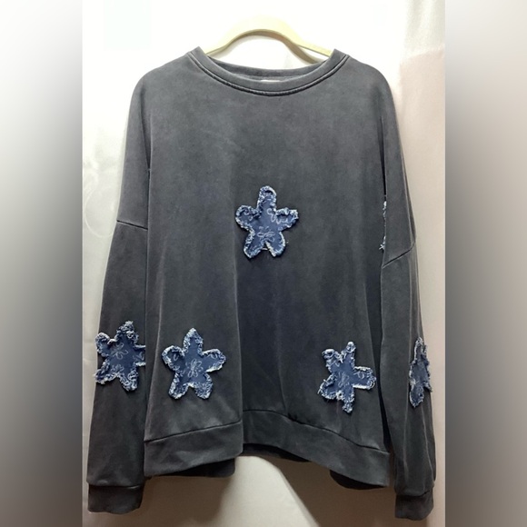 Blue Velvet oversized terry sweatshirt. Charcoal gray with denim star appliqué. - Picture 11 of 12